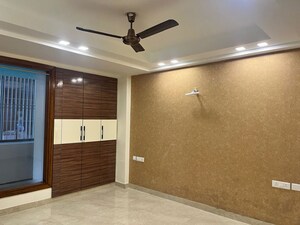 Room in 3 BHK Builder Floor at Sector 57 – for Rent