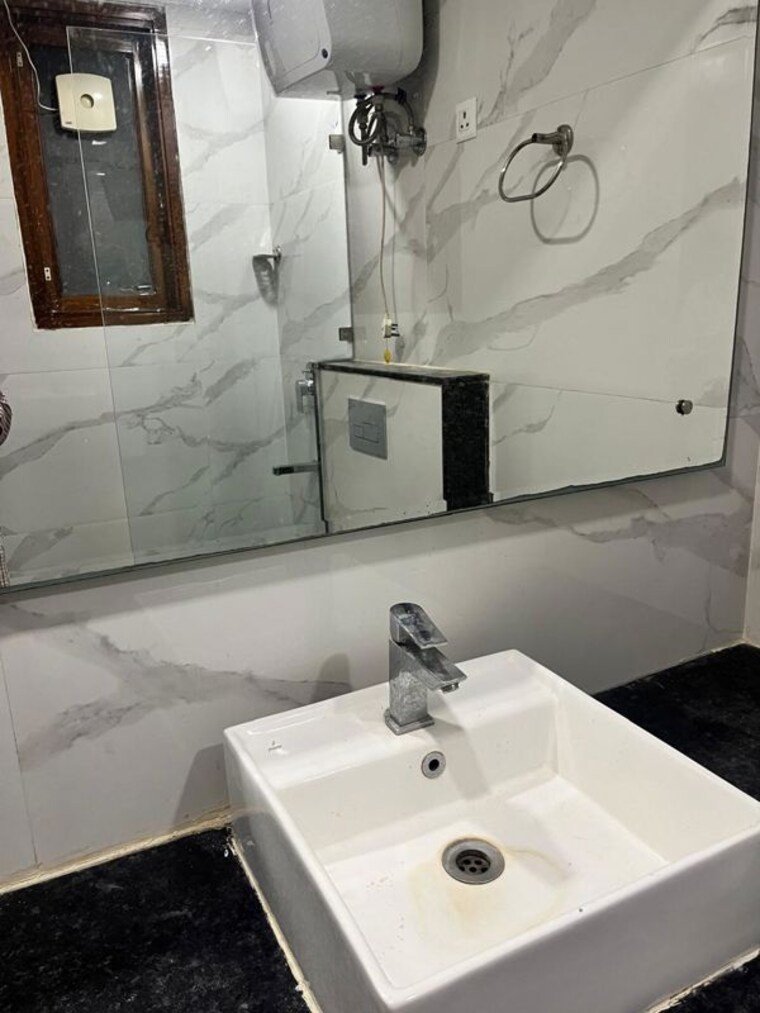 Bathroom, sector 57 3 Bedroom 2700 Sq.Ft. Builder Floor In Sector 57 Gurgaon 10617417