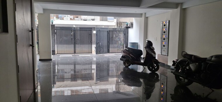Gym, sector 43 1 Bedroom 800 Sq.Ft. Builder Floor In Sector 43 Gurgaon 10617426