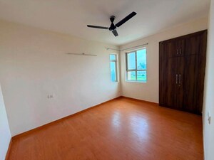 Room in 3 BHK Apartment at Amrapali Verona Heights Phase II, Amrapali Leisure Valley – for Rent