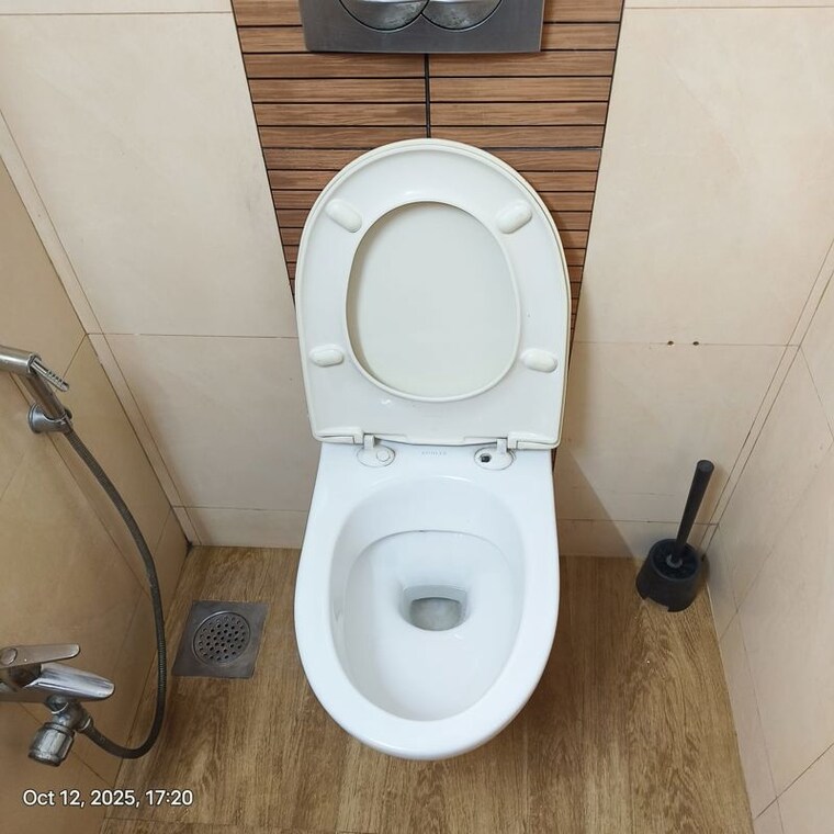 Bathroom, kanti-apartments 1.5 Bedroom 600 Sq.Ft. Apartment In Bandra West Mumbai 10617434