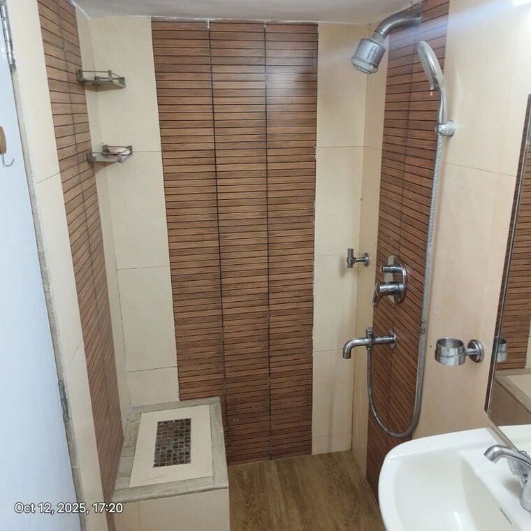 Bathroom, kanti-apartments 1.5 Bedroom 600 Sq.Ft. Apartment In Bandra West Mumbai 10617434