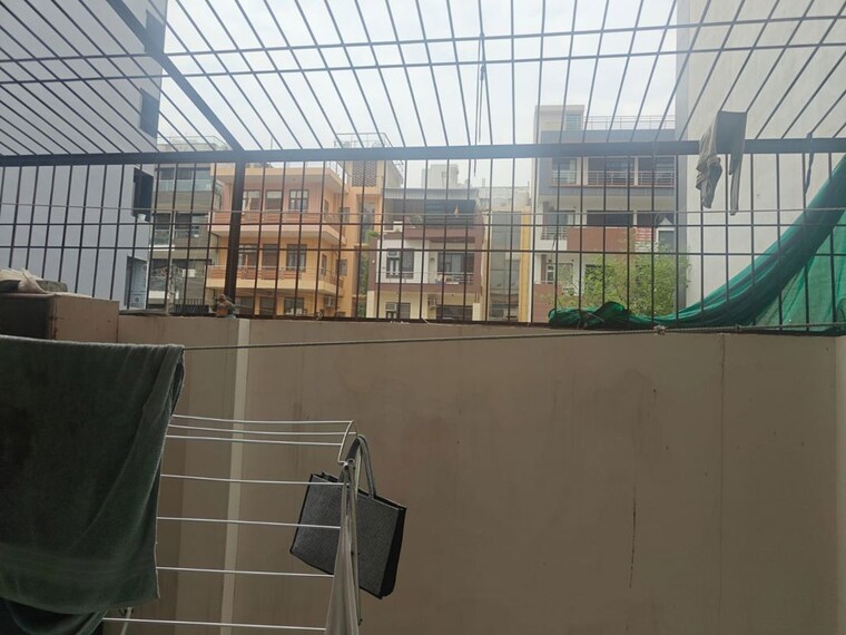 Balcony, hong-kong-bazaar 3 Bedroom 300 Sq.Yd. Builder Floor In Sector 57 Gurgaon 10617432