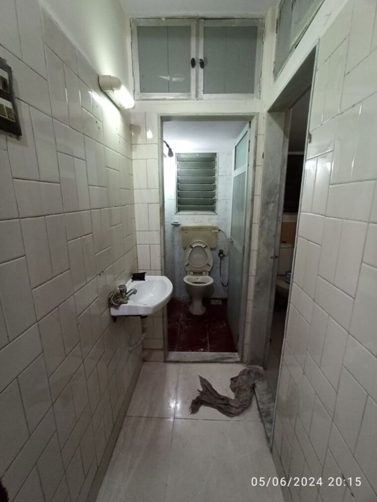 Bathroom, geetanjali-apartment-andheri-east 2.5 Bedroom 600 Sq.Ft. Apartment In Andheri East Mumbai 10617435