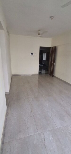 Room in 2 BHK Apartment at The Baya Goldspot, Andheri East – for Rent