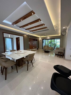Living Room in 4 BHK Apartment at Cunningham Road – for Rent