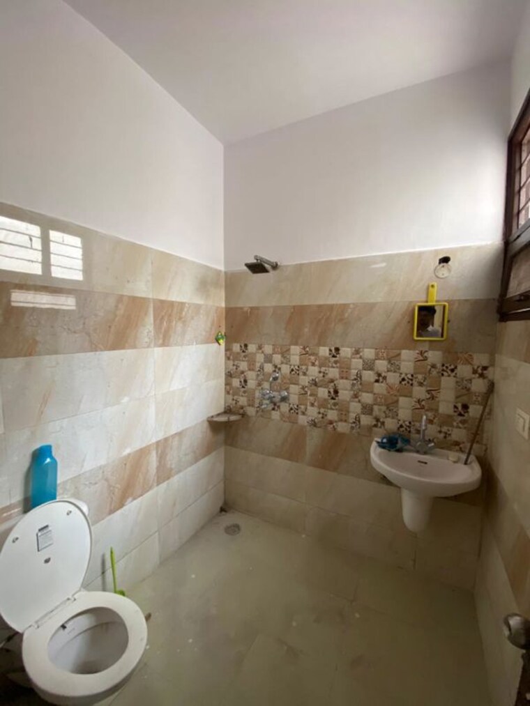 Bathroom, nk-savitry-enclave 3 Bedroom 1830 Sq.Ft. Apartment In Vip Road Zirakpur 10499171