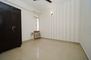 Room in 2 BHK Apartment at Suncity Avenue 102, Sector 102 – for Sale