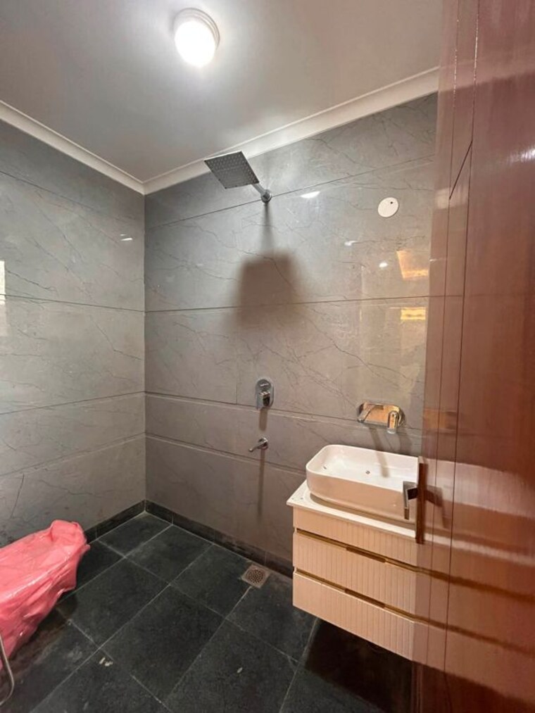 Bathroom, saket 2 Bedroom 900 Sq.Ft. Apartment In Saket Delhi 10617488
