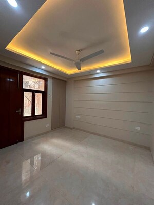 Room in 2 BHK Apartment at Saket – for Rent