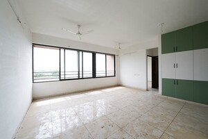 Room in 2 BHK Apartment at Vaishnodevi Circle – for Sale