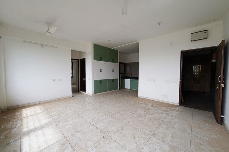 Room, vaishnodevi circle 2 Bedroom 158 Sq.Yd. Apartment In Vaishnodevi Circle Ahmedabad 10617493