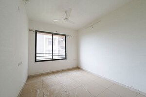 Room in 2 BHK Apartment at Vaishnodevi Circle – for Sale