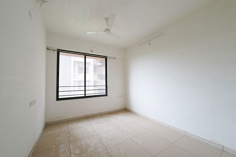 Room, vaishnodevi circle 2 Bedroom 158 Sq.Yd. Apartment In Vaishnodevi Circle Ahmedabad 10617493