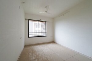 Room in 2 BHK Apartment at Vaishnodevi Circle – for Sale