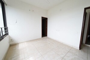 Room in 2 BHK Apartment at Vaishnodevi Circle – for Sale