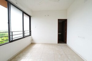 Room in 2 BHK Apartment at Vaishnodevi Circle – for Sale
