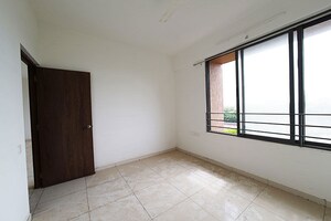 Room in 2 BHK Apartment at Vaishnodevi Circle – for Sale