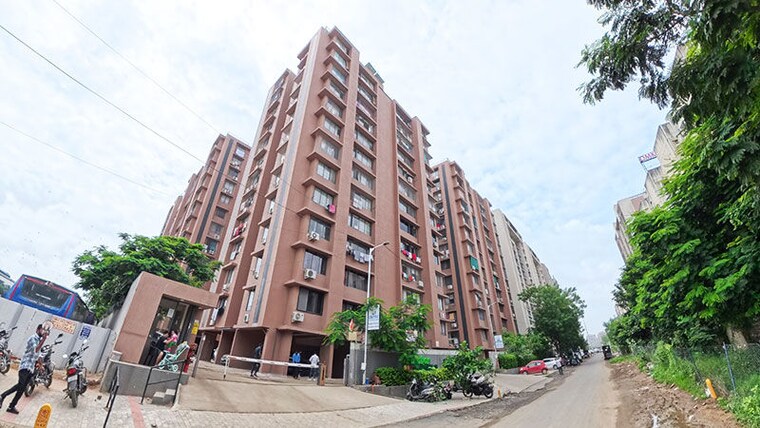Exterior View, vaishnodevi circle 2 Bedroom 158 Sq.Yd. Apartment In Vaishnodevi Circle Ahmedabad 10617493