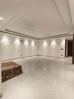 Room in 4 BHK Apartment at Freedom Fighters Enclave – for Rent
