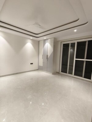 Room in 4 BHK Apartment at Freedom Fighters Enclave – for Rent