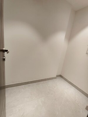 Room in 4 BHK Apartment at Freedom Fighters Enclave – for Rent