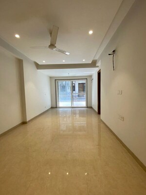 Room in 4 BHK Apartment at Freedom Fighters Vihar – for Rent
