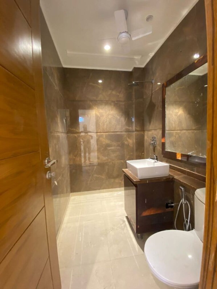 Attached Bathroom, freedom fighters vihar 4 Bedroom 2200 Sq.Ft. Apartment In Freedom Fighters Vihar Delhi 10617513