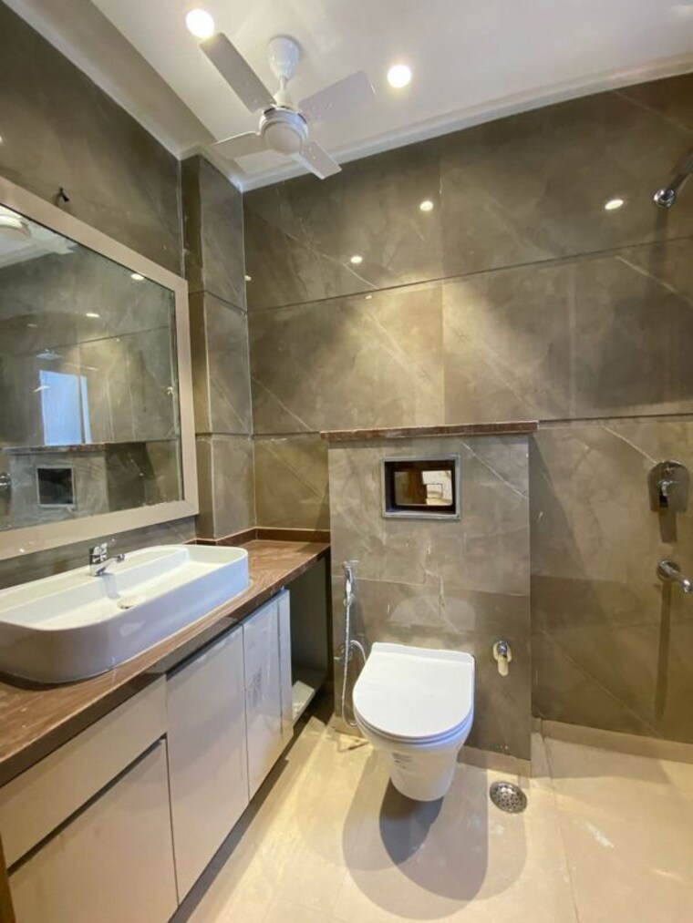 Bathroom, freedom fighters vihar 4 Bedroom 2200 Sq.Ft. Apartment In Freedom Fighters Vihar Delhi 10617513