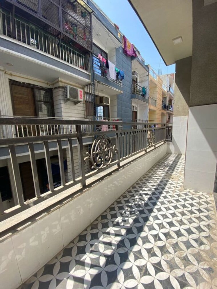 Balcony, freedom fighters vihar 4 Bedroom 2200 Sq.Ft. Apartment In Freedom Fighters Vihar Delhi 10617513