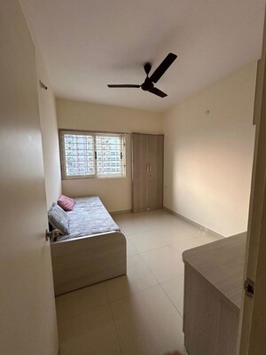 Room in 2 BHK Apartment at Magarpatta City Iris, Hadapsar – for Rent
