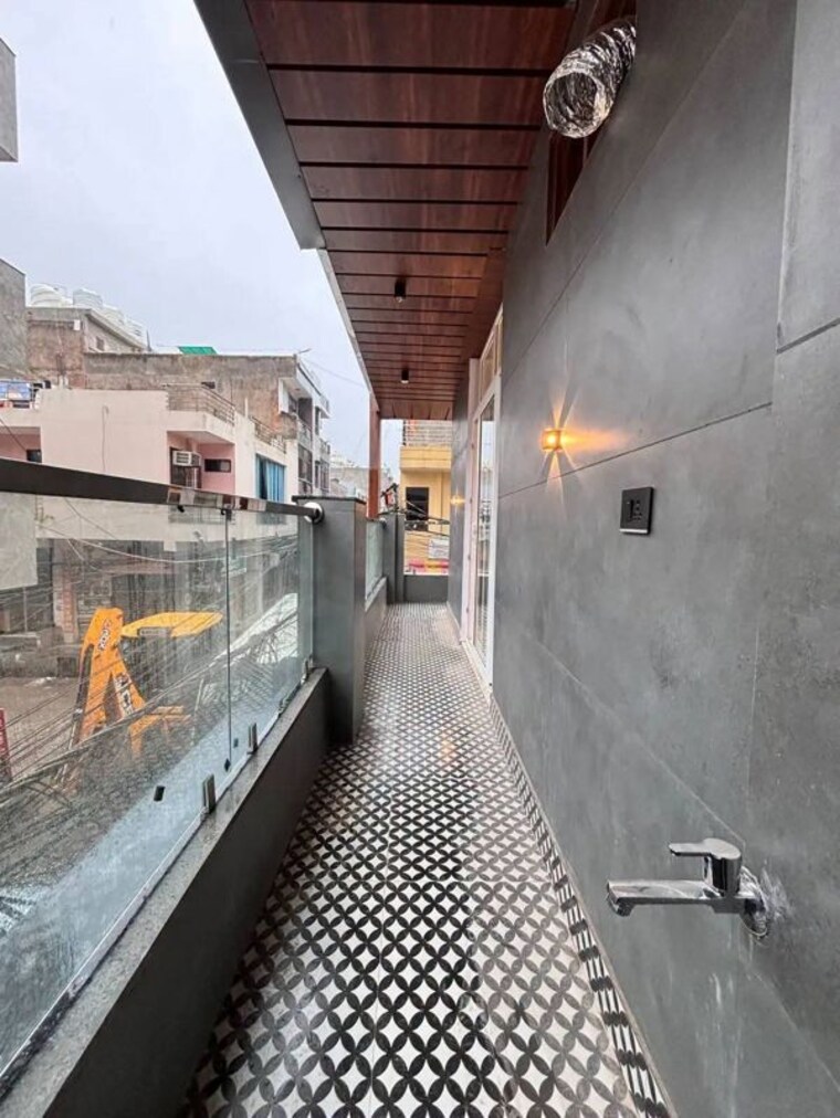 Balcony, freedom fighters vihar 4 Bedroom 2500 Sq.Ft. Apartment In Freedom Fighters Vihar Delhi 10617531