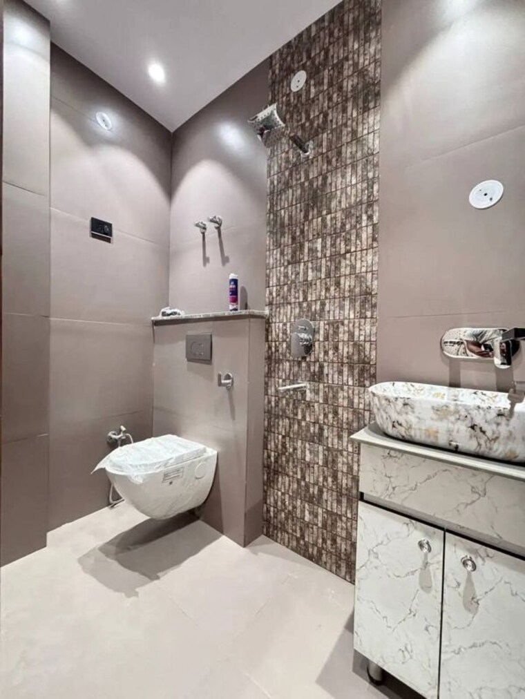 Attached Bathroom, freedom fighters vihar 4 Bedroom 2500 Sq.Ft. Apartment In Freedom Fighters Vihar Delhi 10617531