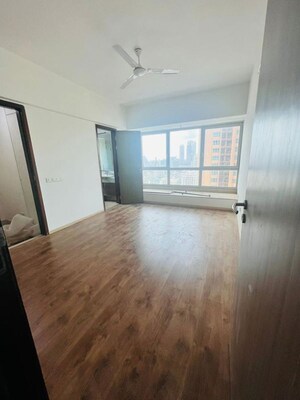 Room in 2.5 BHK Apartment at DB Woods, Goregaon East – for Rent