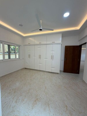 Room in 3 BHK Apartment at Lavelle Road – for Rent