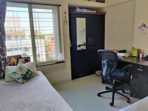 Team Area in 2.5 BHK Apartment at Shivtirth Nagar – for Rent