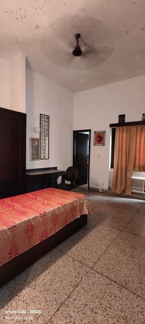 Bedroom in 3 BHK Apartment at Defence Colony – for Rent