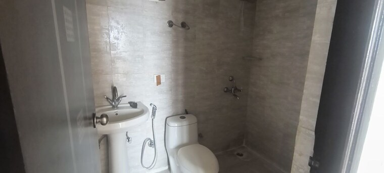 Bathroom, ansal-royal-heritage 2 Bedroom 1045 Sq.Ft. Apartment In Sector 70 Faridabad 10617503