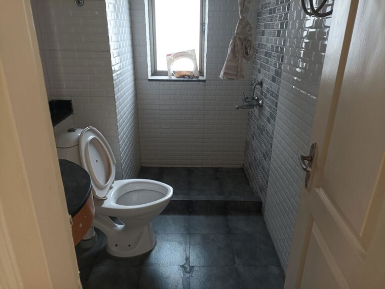 Bathroom, sector 23 3 Bedroom 1500 Sq.Ft. Builder Floor In Sector 23 Gurgaon 10617611