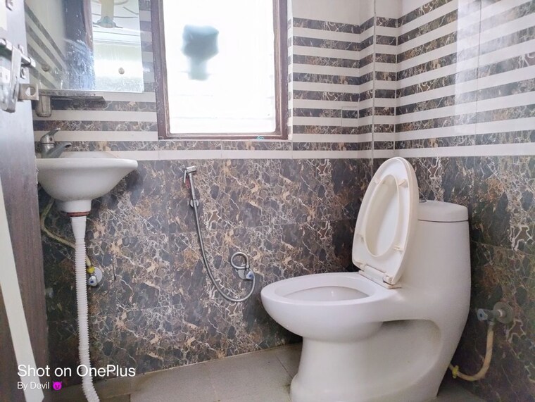 Bathroom, sushant lok i Studio 350 Sq.Ft. Builder Floor In Sushant Lok I Gurgaon 10617620