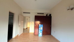 Room in 3 BHK Builder Floor at Sector 21 – for Rent