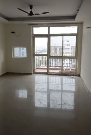 Room in 4 BHK Apartment at Omaxe Heights, Sector 86 – for Rent