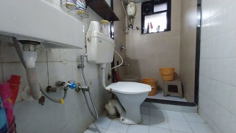 Bathroom, imperial-heights-goregaon-west 2 Bedroom 612 Sq.Ft. Apartment In Goregaon West Mumbai 10617646