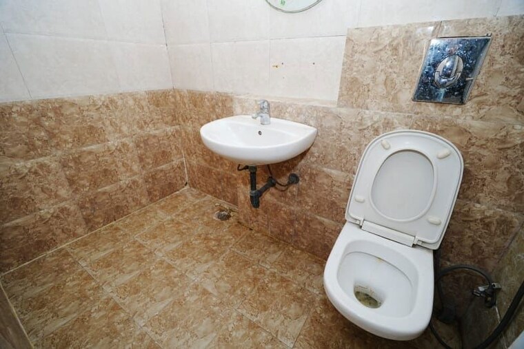 Bathroom, sam-palm-olympia 3 Bedroom 1335 Sq.Ft. Apartment In Sector 16c Greater Noida Greater Noida 10617669