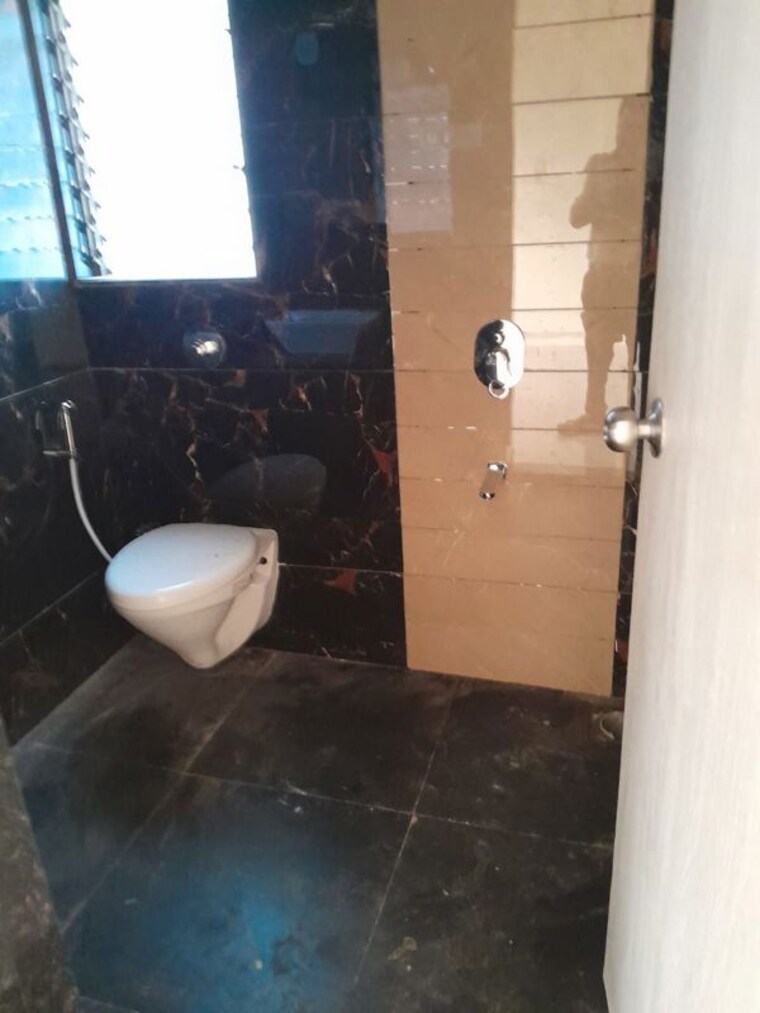 Bathroom, konark-j24-mahavir-nagar-chs 2 Bedroom 633 Sq.Ft. Apartment In Kandivali West Mumbai 10617671