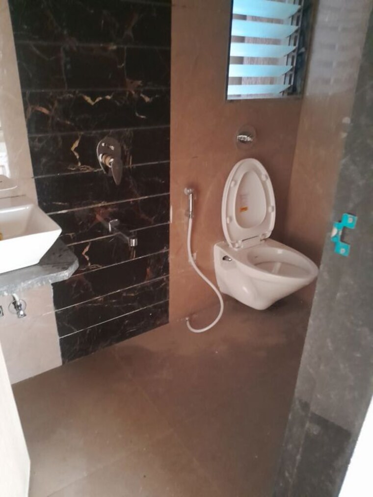 Bathroom, konark-j24-mahavir-nagar-chs 2 Bedroom 633 Sq.Ft. Apartment In Kandivali West Mumbai 10617671