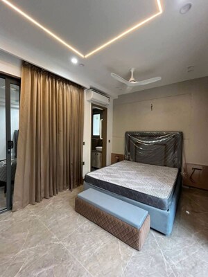 Room in 4 BHK Apartment at BPTP Amstoria, Sector 102 – for Sale