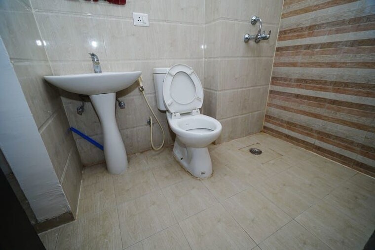 Bathroom, nirala-estate 2 Bedroom 955 Sq.Ft. Apartment In Tech Zone 4 Greater Noida Greater Noida 10617682