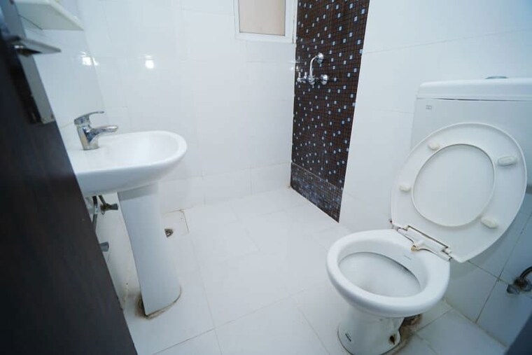 Bathroom, nirala-estate 2 Bedroom 955 Sq.Ft. Apartment In Tech Zone 4 Greater Noida Greater Noida 10617682