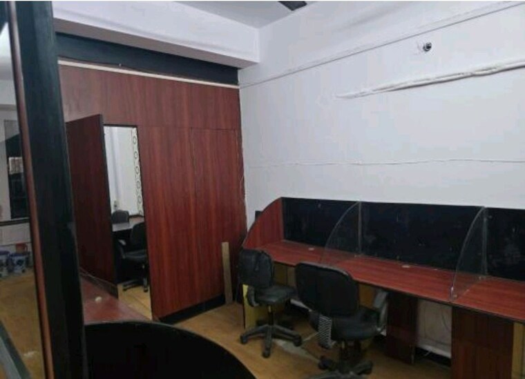 Team Area, hazratganj Commercial Office Space 1000 Sq.Ft. In Hazratganj Lucknow 10617687